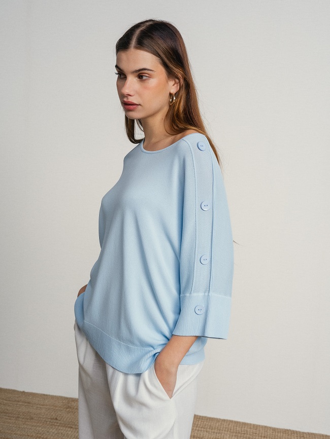 BLUSA CON BOTONES MANGAS